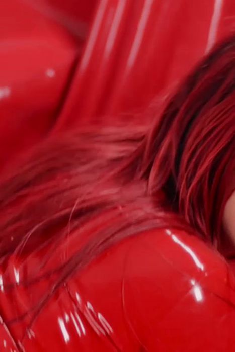 [Bianca Beauchamp唯美视频]ID0010 Sea of Red Latex--性感提示：半裸出镜欲火焚身皮裤湿身熟的味道